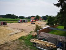 Holz für die Reithalle wird angeliefert